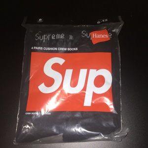 Supreme Hanes Crew Socks (4 Pairs)